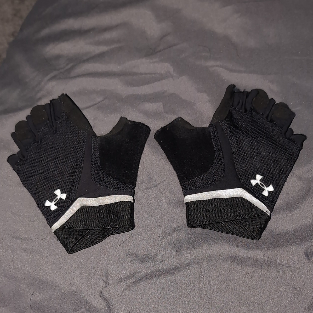 Under Armour Black and Silver Fingerless Gloves